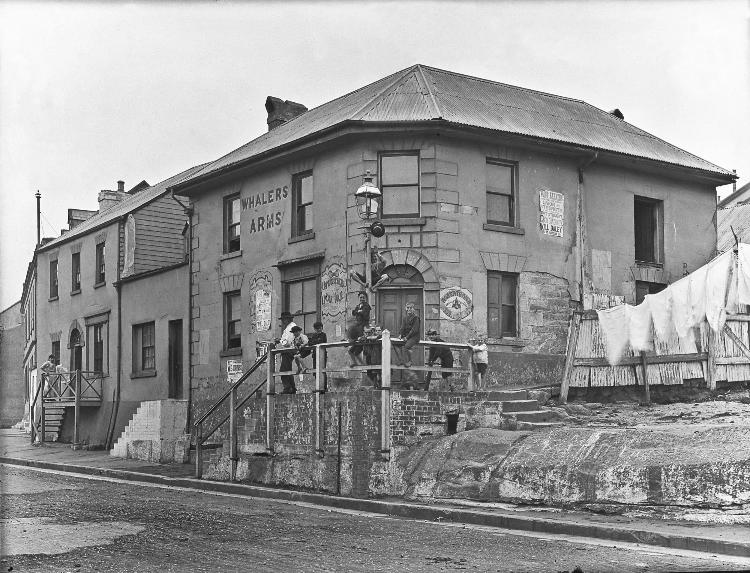 Whaler’s Arms Hotel, Gloucester Street The Rocks, circa 1901