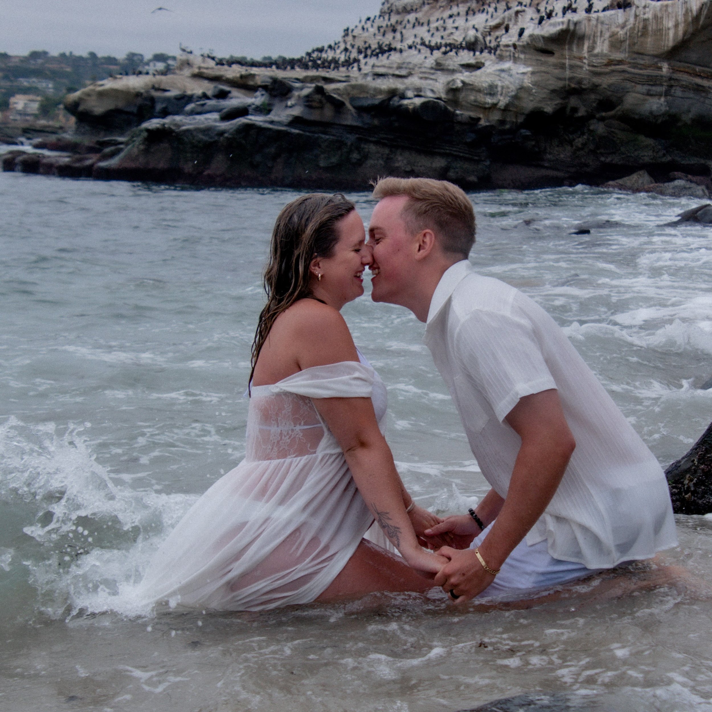🌊 Elizabeth &amp; Austin 🌊 

Such an inspiring, strong couple!

Thank you @ellie.a.moo for allowing me to capture these special moments for you two. Soon to be three 🤍🥹.

📍 LaJolla
#sandiegophotographer #maternityphotographer #familyphotographer