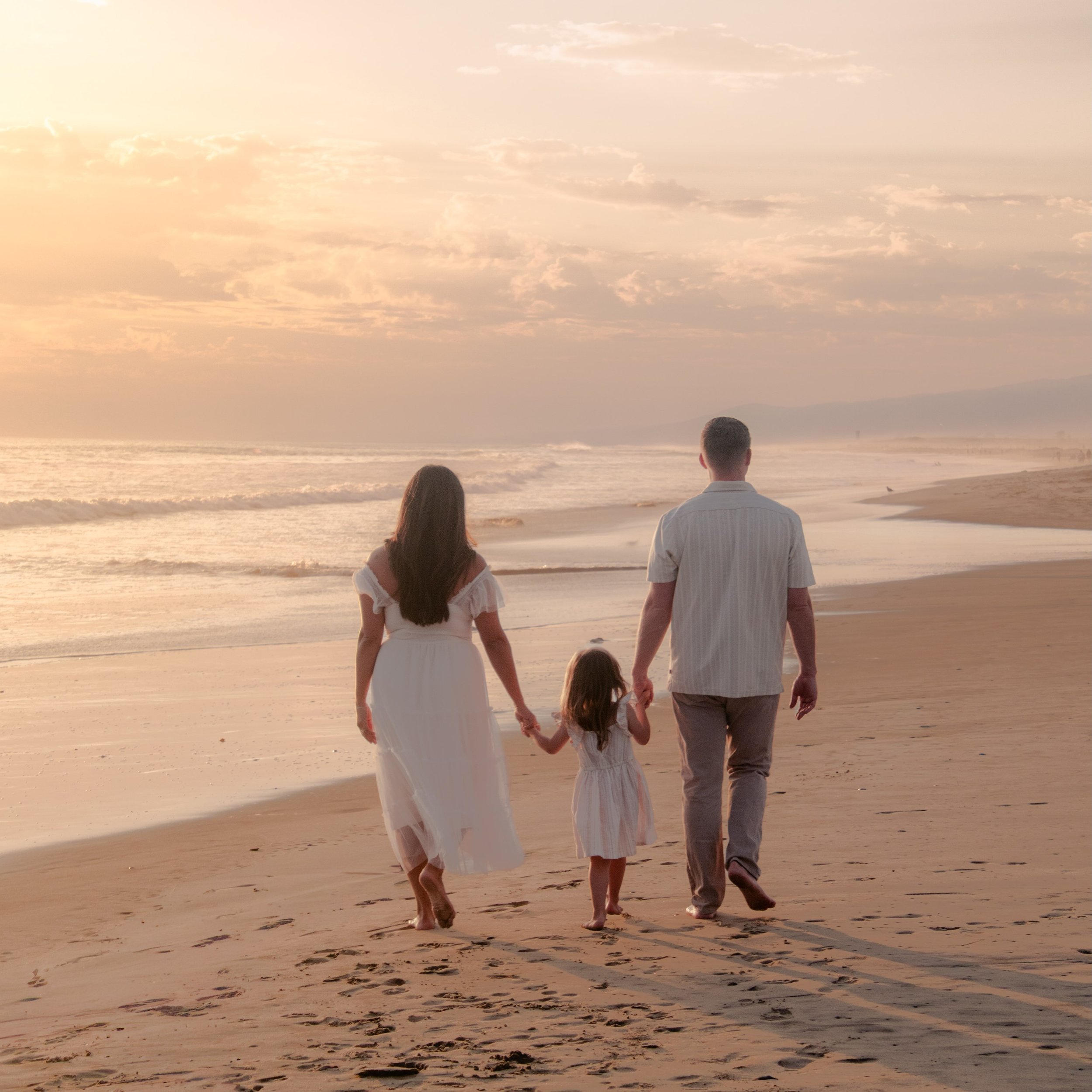 Give me the walks, the little hand holds, and everything in between.
These are the moments I love capturing for you and your family!

📍: Oceanside, California
📸: Nikon D5600
👣: @thechristianmilso 

#horsleysphotography #familyphotographer #socalph