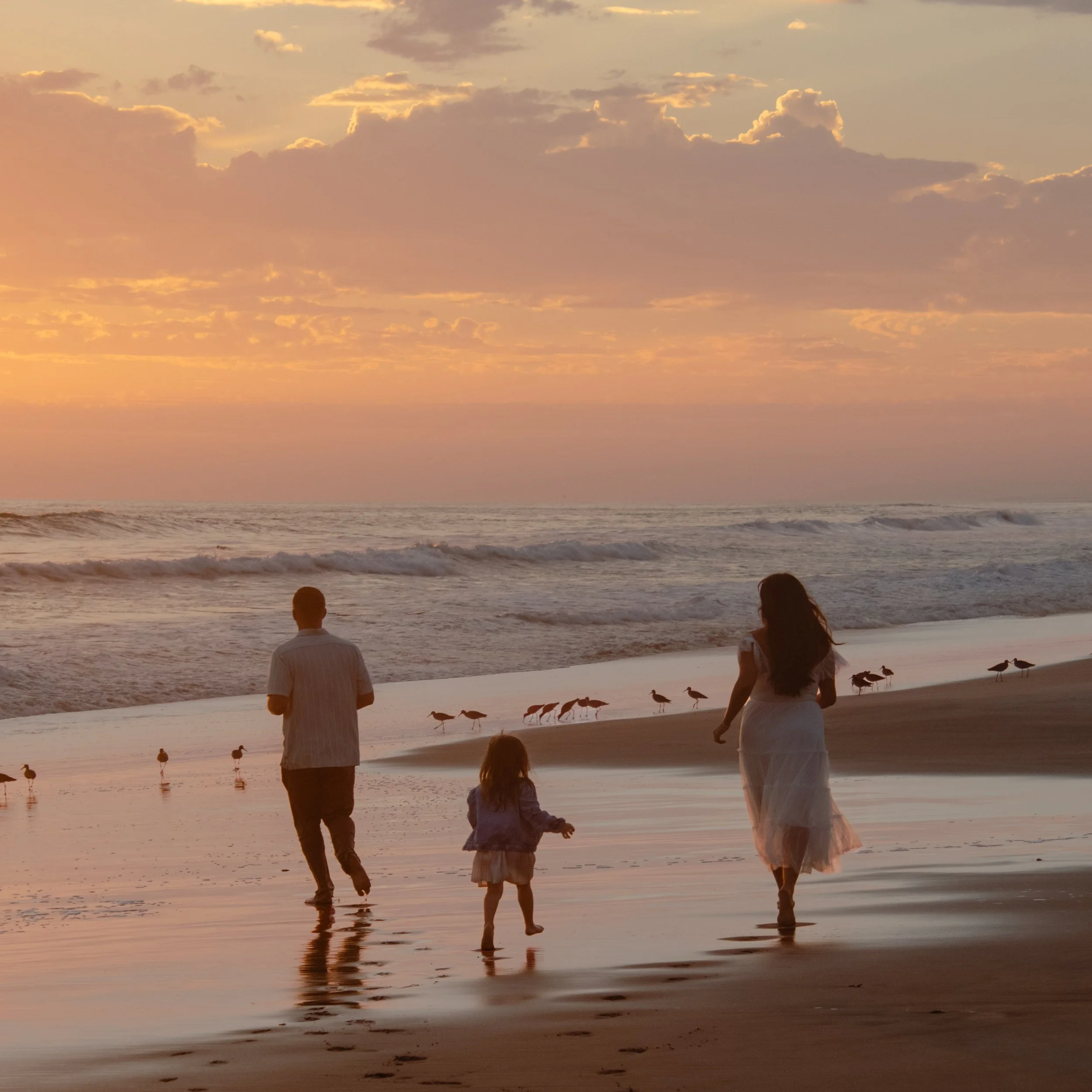 Little footprints, big memories 🧡.

The kind of moments that deserve to be remembered long after the footprints wash away.

Now booking Southern California family sessions. 🌊
📍 Oceanside, California

#familyphotographer #candidphotographer #oceans