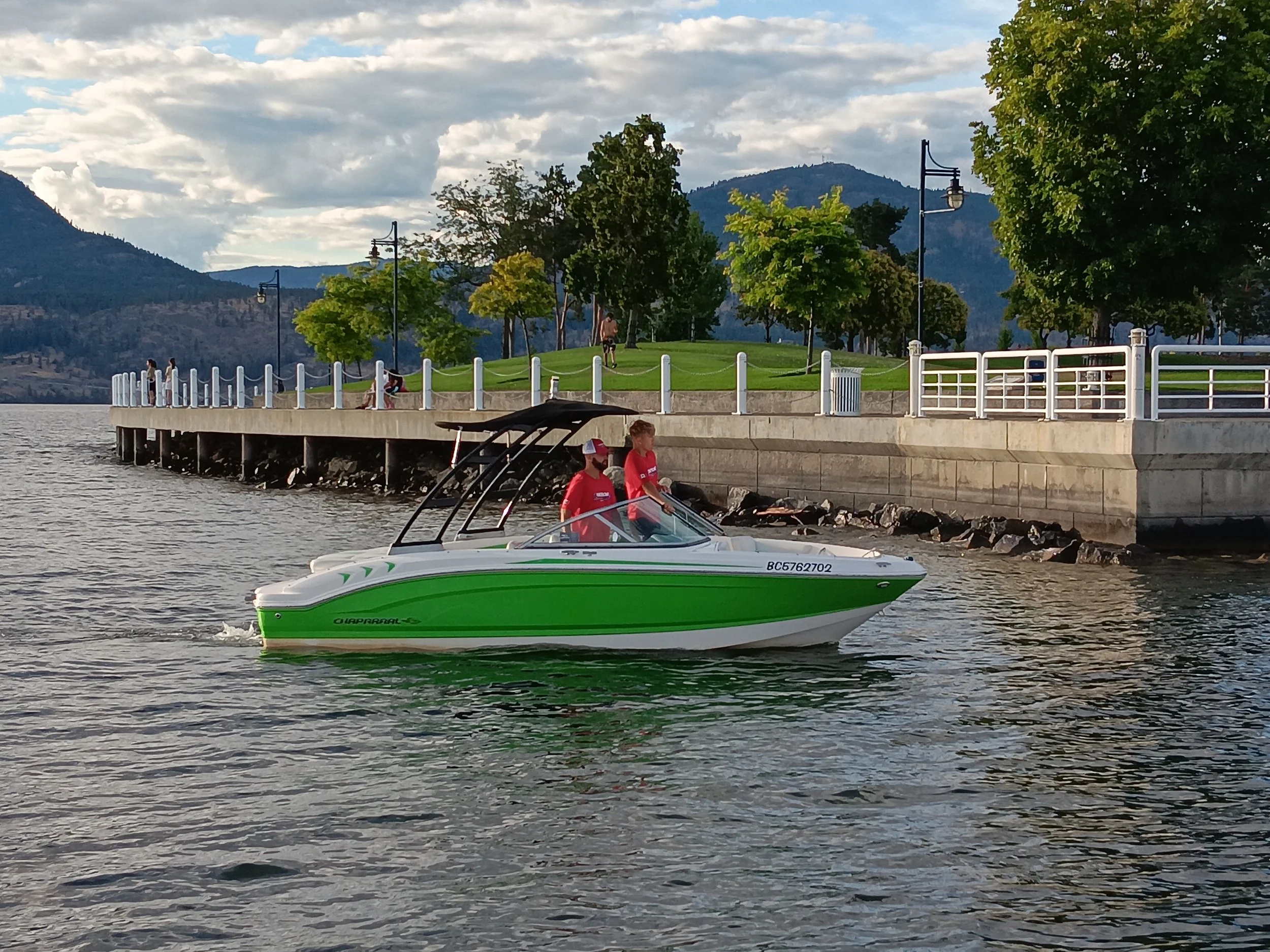 Chaparral 19ft Wake Tower Boat Rental in Kelowna