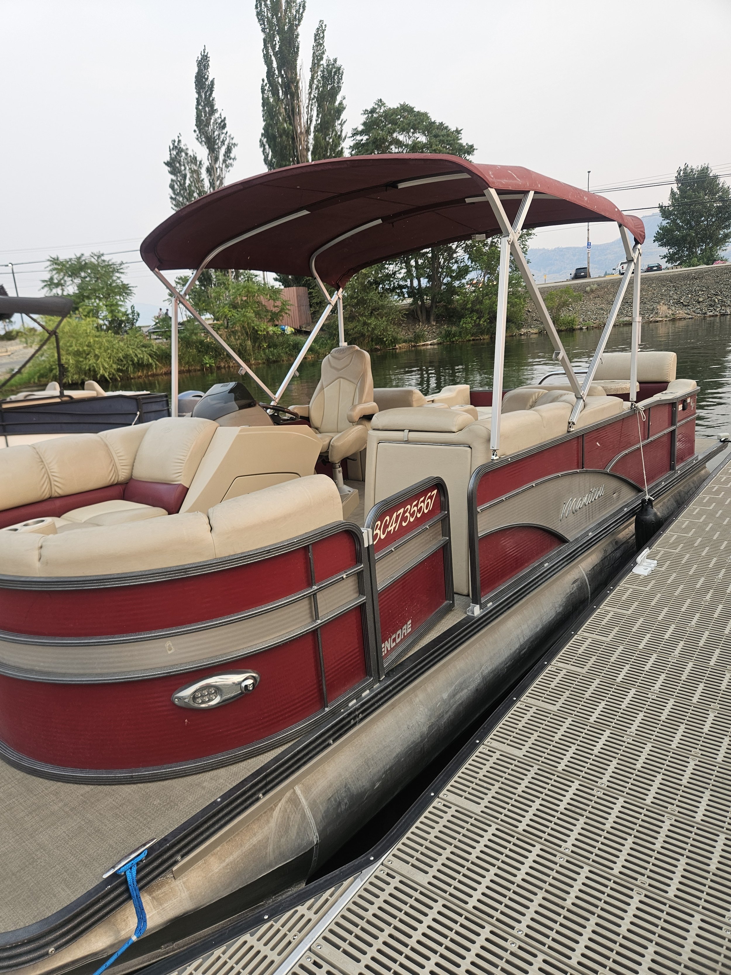 Osoyoos Pontoon Boat Rental