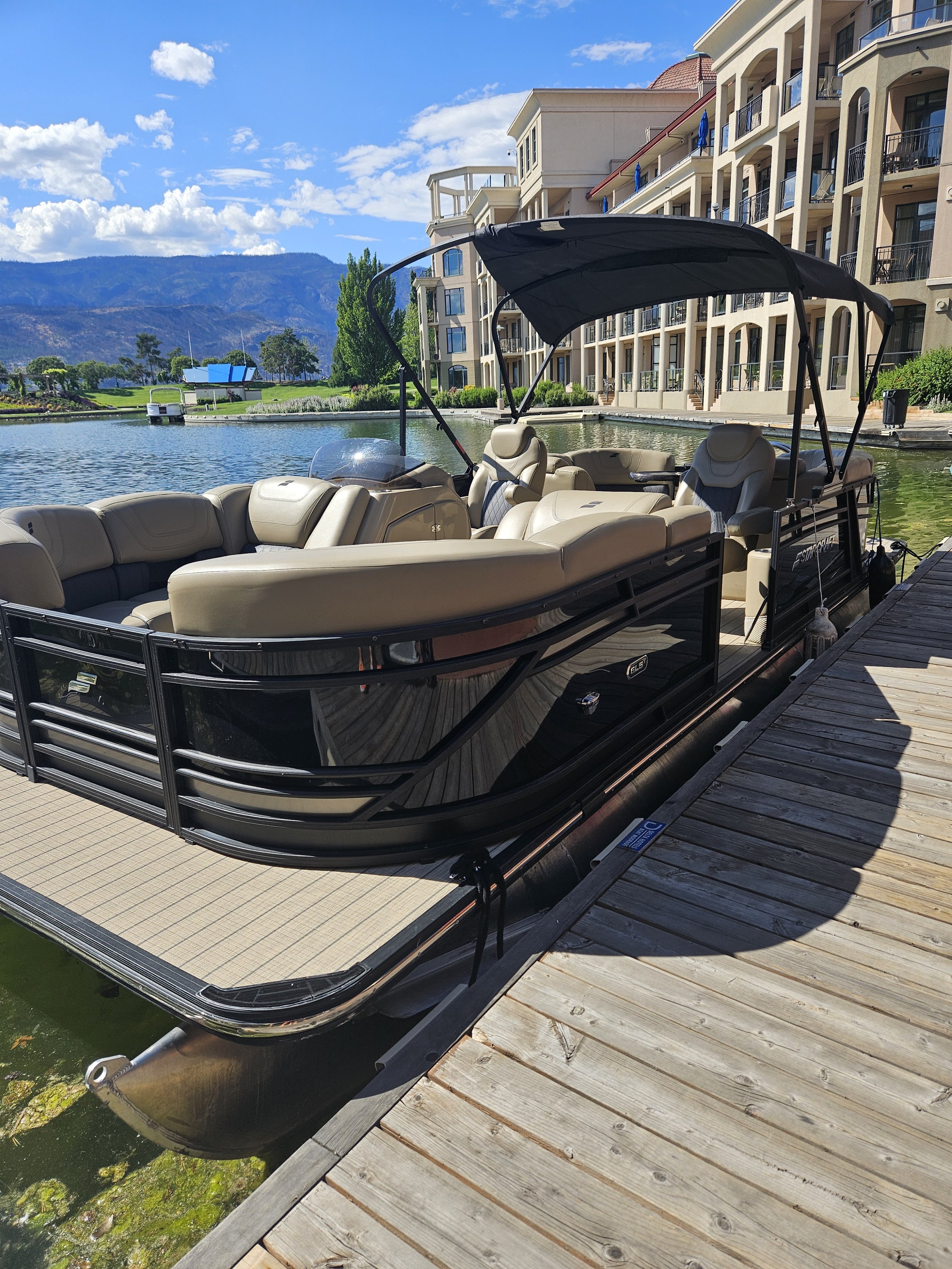 Osoyoos Pontoon Boat Rental