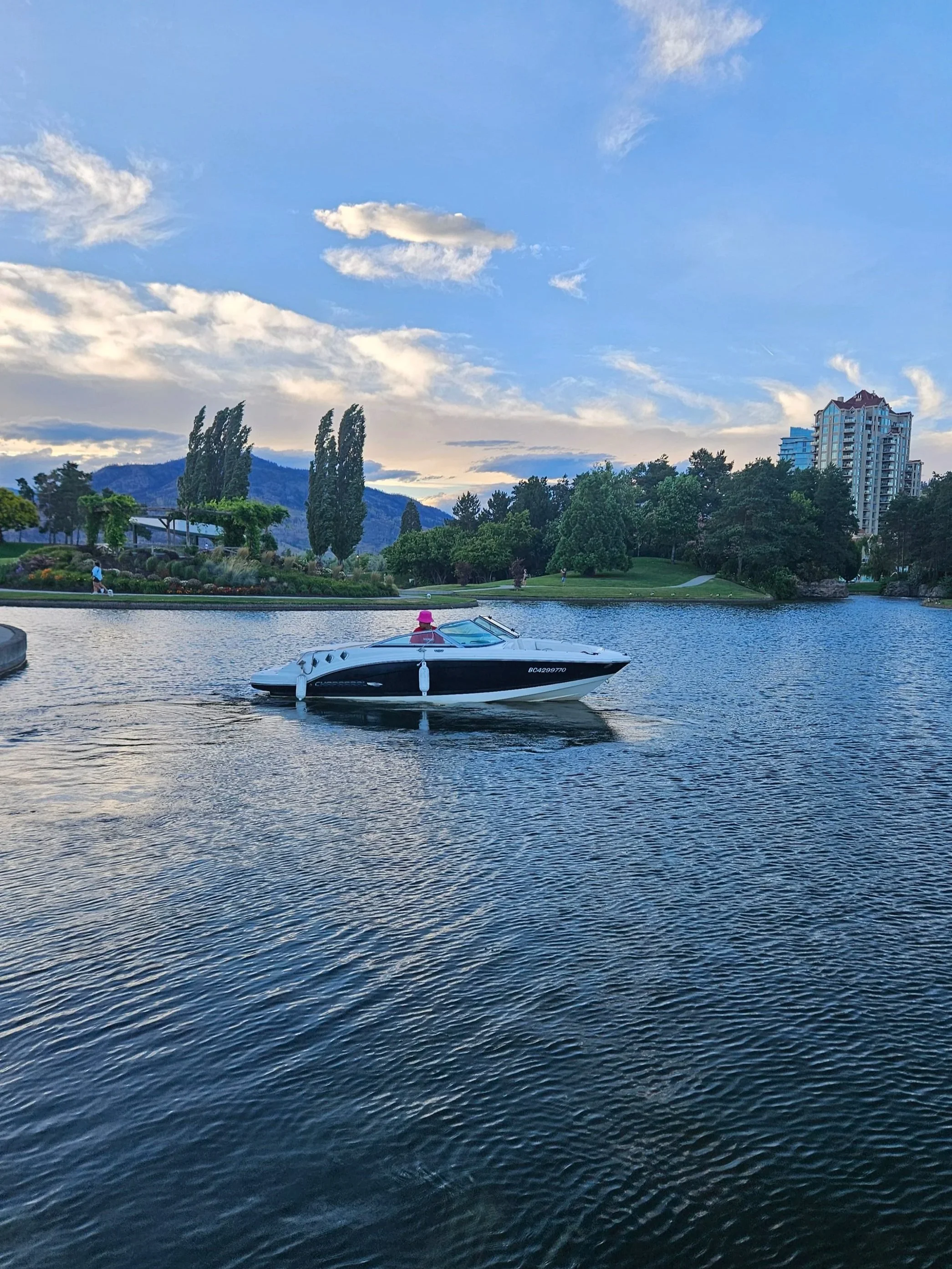 Chaparral 19ft Boat Rental in Kelowna