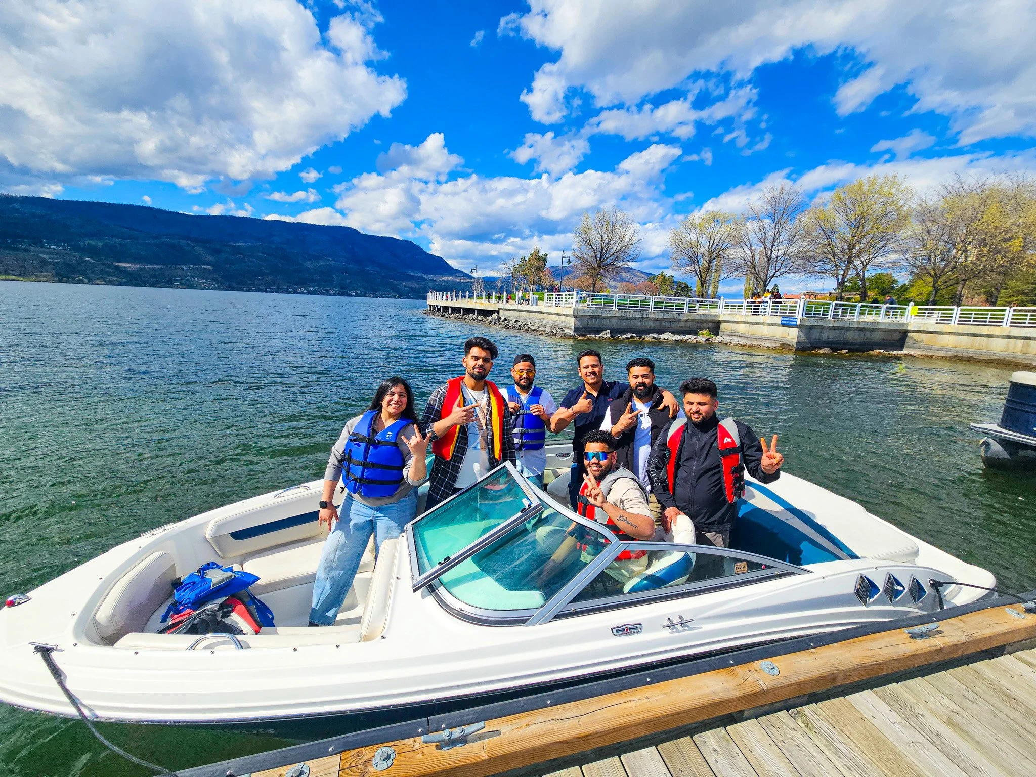 How to Choose the Right Rental Boat for Your Group