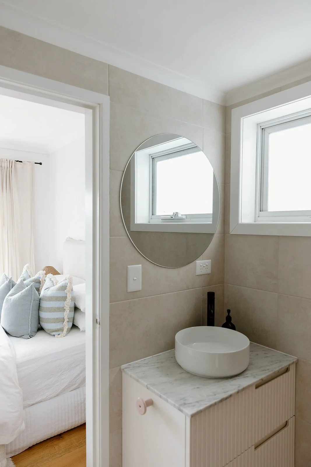 Bathroom design Central Coast with stone finishes and warm natural palette.