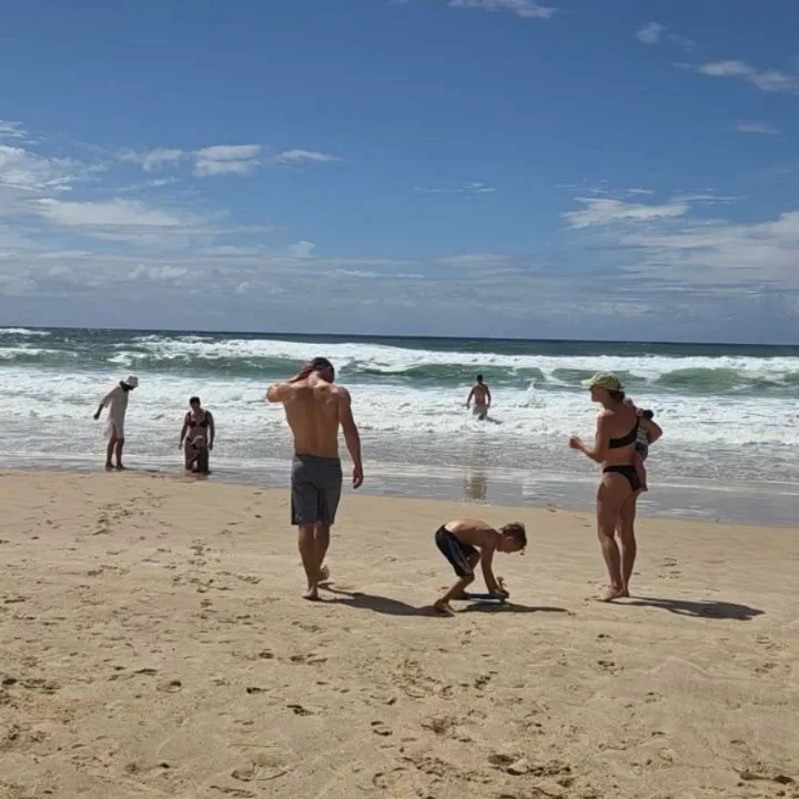 YAMBA☀️😍 A beautiful week in the sun and surf doing alllll our favourite things!!
I'm VERY glad it was a great holiday because coming home with one working arm, school holidays and an impending puppy arrival will have me un-relaxed in no time 😂