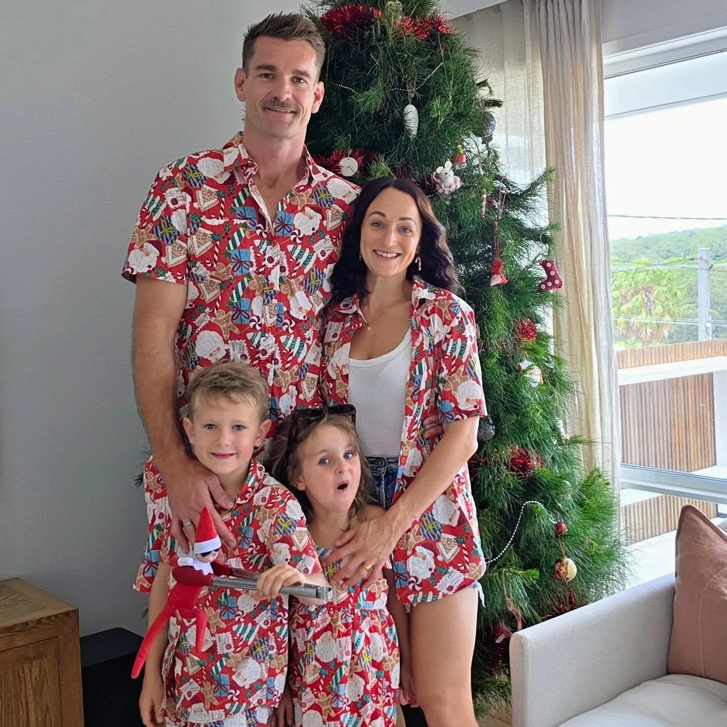 🎄What a VERRY MERRY season!🎄
It's the time of year we realise how damn-lucky we are to have our special people around❤️ 
Couldn't ask Santa for more if I tried. 
**except maybe 5 minutes alone**
Merry Christmas to all, and to all a (left-over eatin
