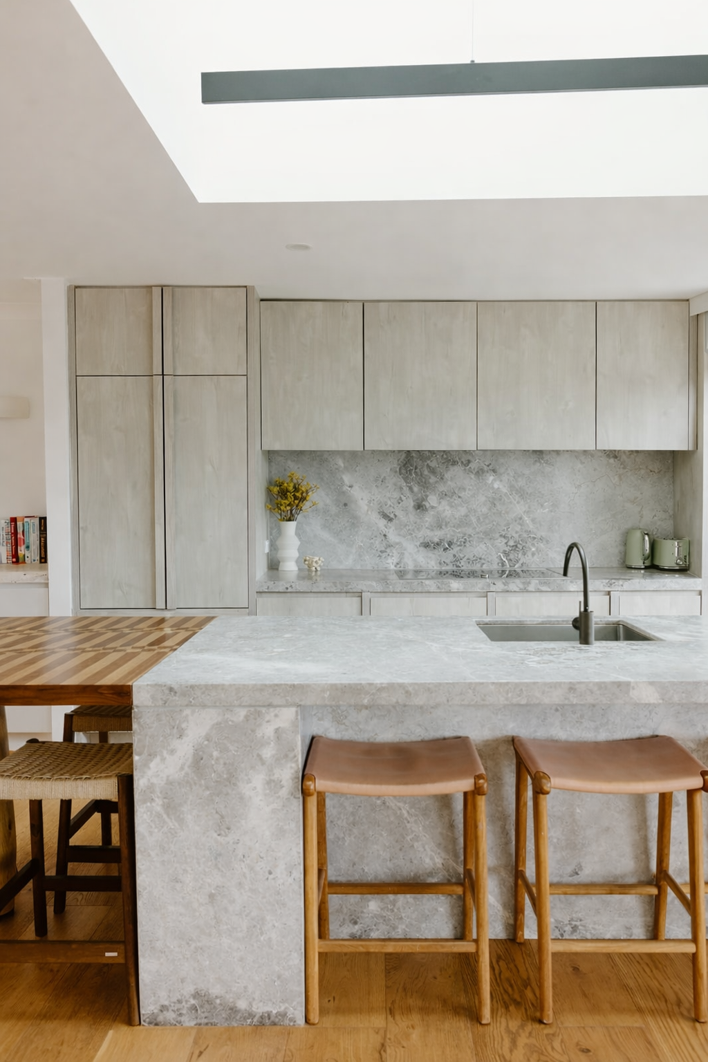 Kitchen renovation Wamberal with marble stone and timber finishes by Everyday Designs Central Coast.