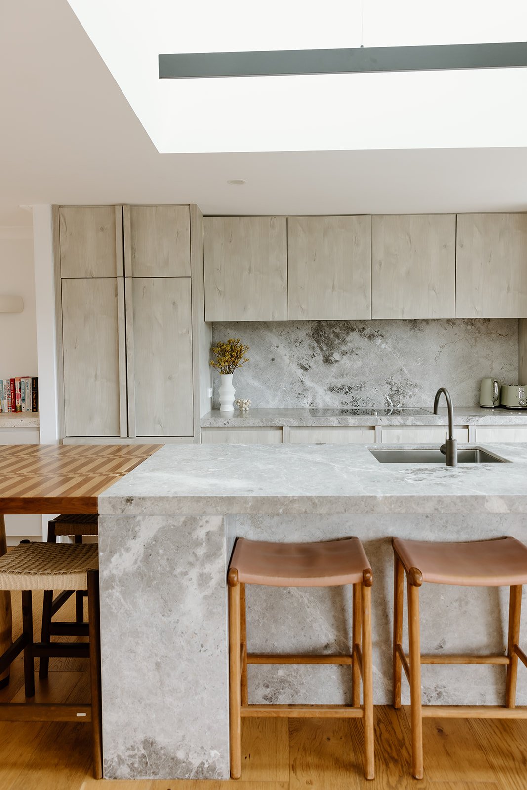 Kitchen renovation Wamberal Central Coast with stone and timber finishes by Everyday Designs. 