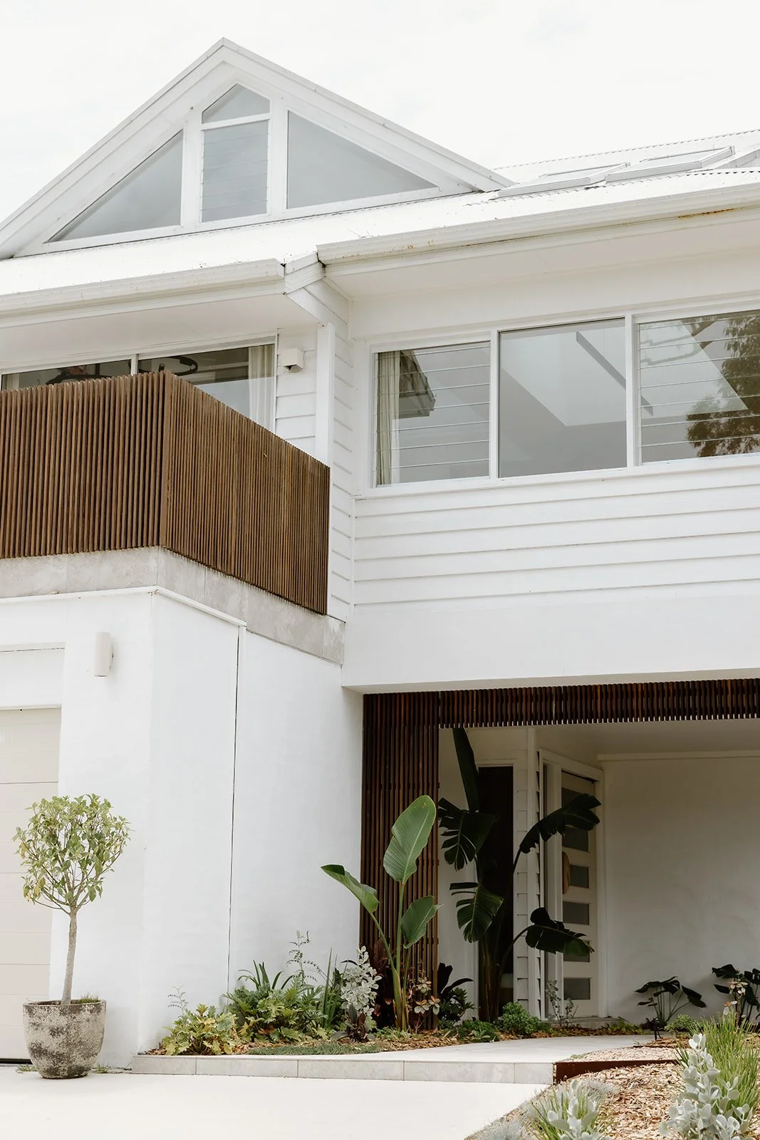 White house exterior Wamberal Central Coast, renovated by Everyday Designs.