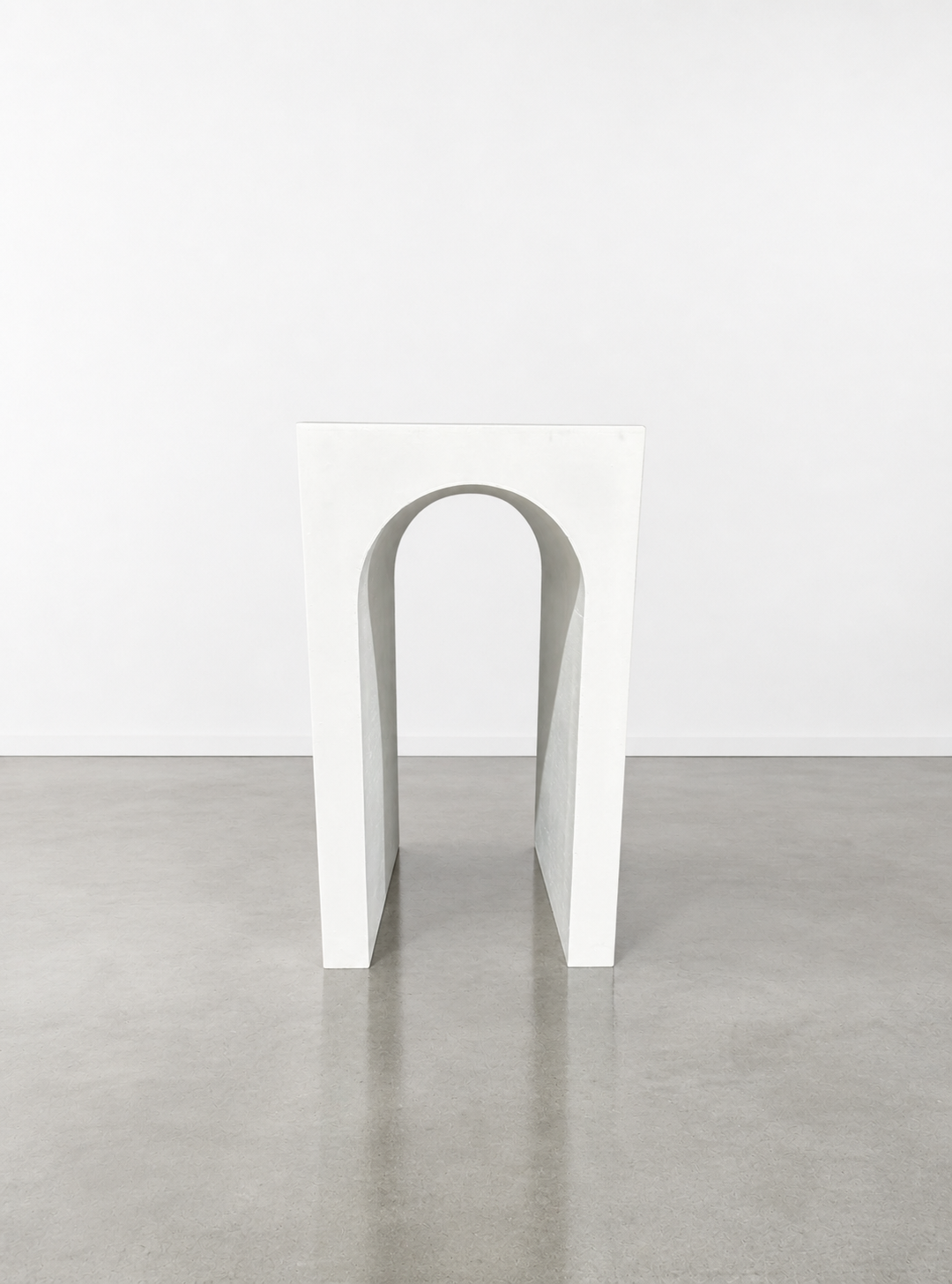 Arched white plinth.png
