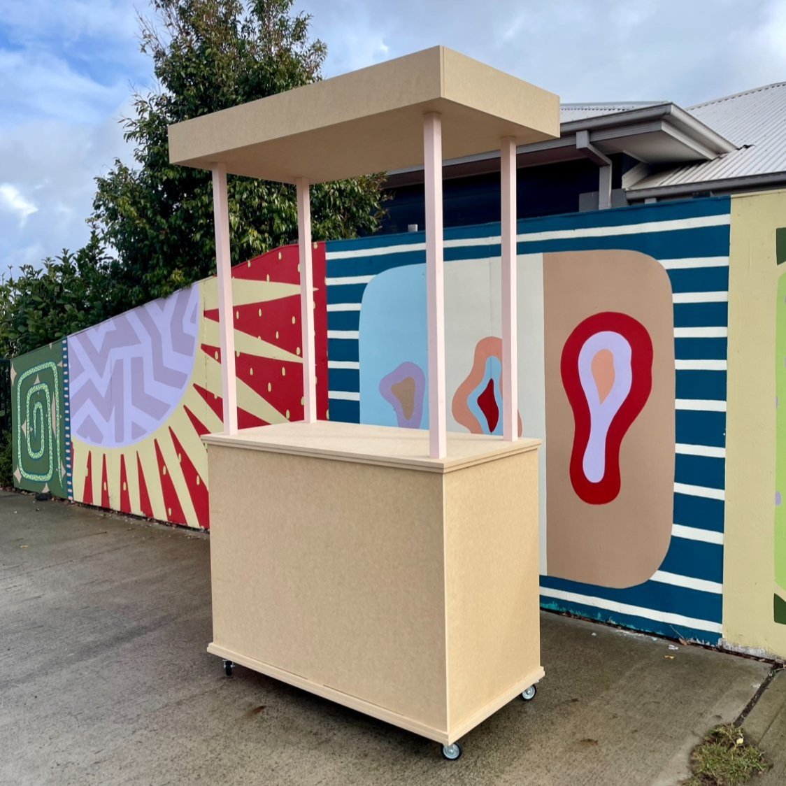 Click-together flat-pack canopy cart designed for events, markets, and retail pop-ups. Features a smooth, tool-free assembly, ribbed detailing, and minimalist silhouette. Packs flat and fits in most car boots. Ideal for weddings, market stalls, produ