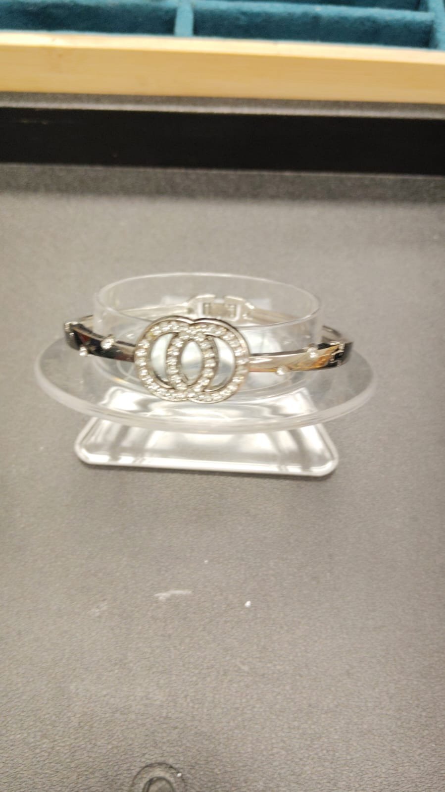 Elegant Interlocking Circle Bracelet (Adult Size)
