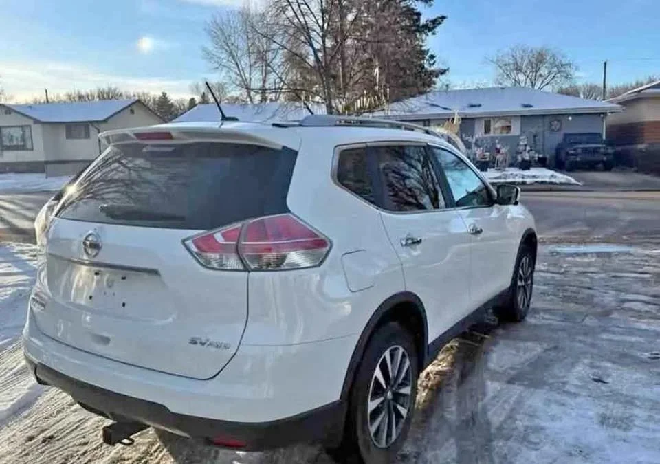 2016 Nissan Rogue SV AWD – Fully Loaded & Winter Ready