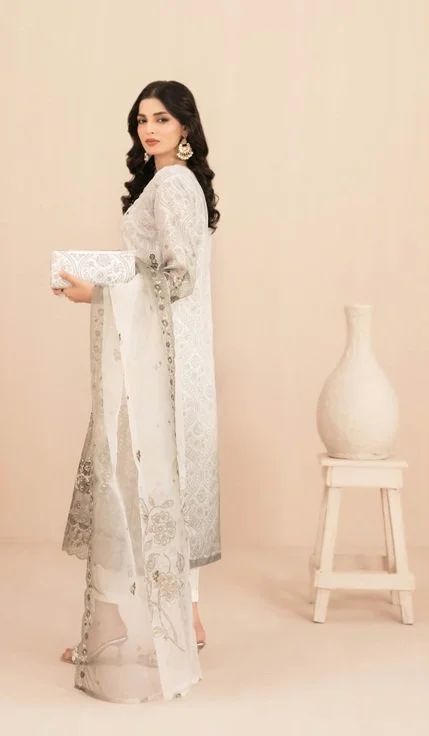 Naqsh Elegance White Ensemble