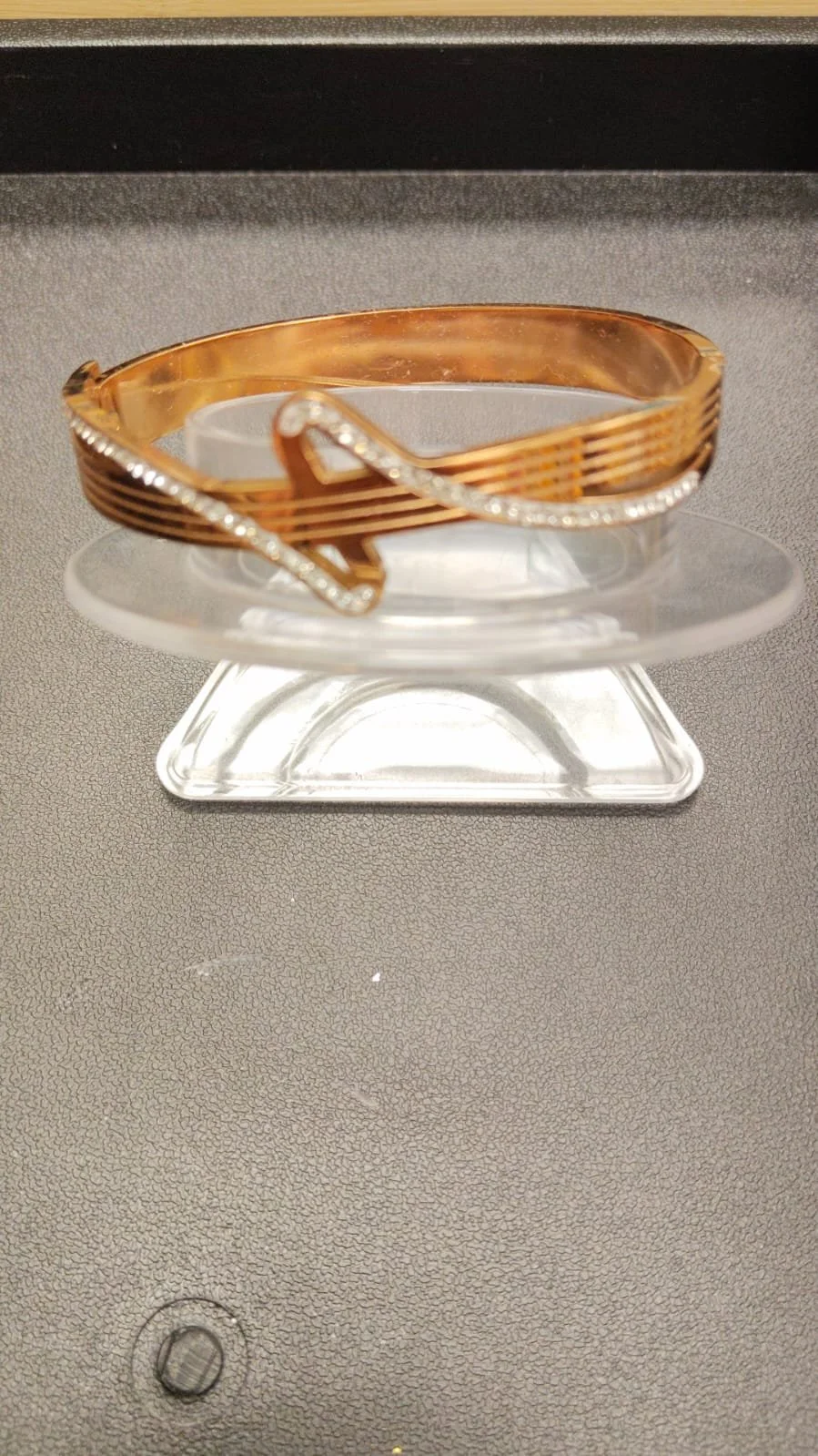Elegant Golden Twirl Bracelet (Adult Size)