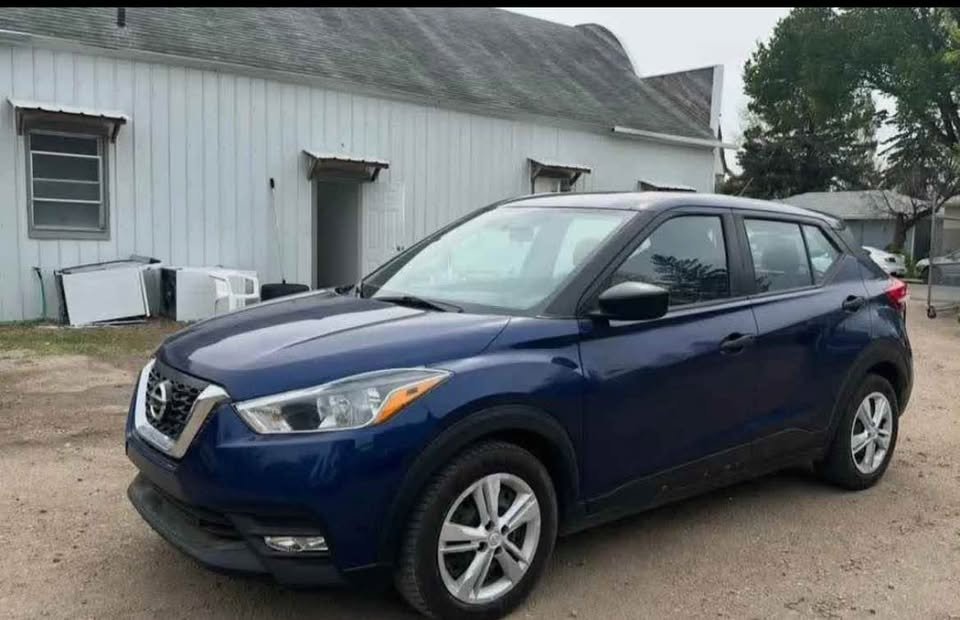 2019 Nissan Kicks in Blue - Efficient and Stylish
