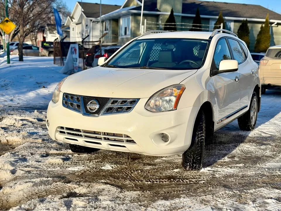 2013 Nissan Rogue S AWD - Reliable & Winter-Ready SUV
