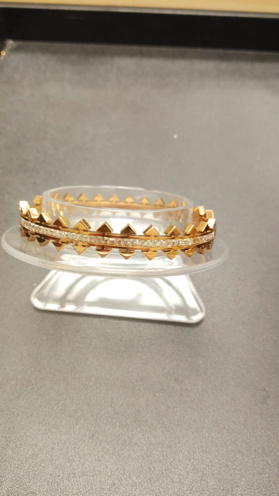 Elegant Geometric Gold Bracelet