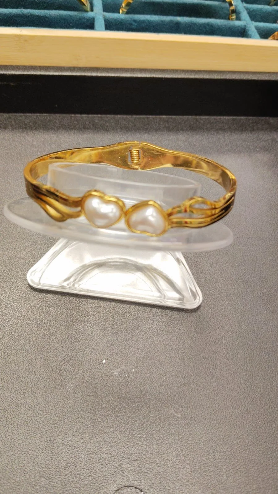 Gold Tone Heart Accent Bracelet