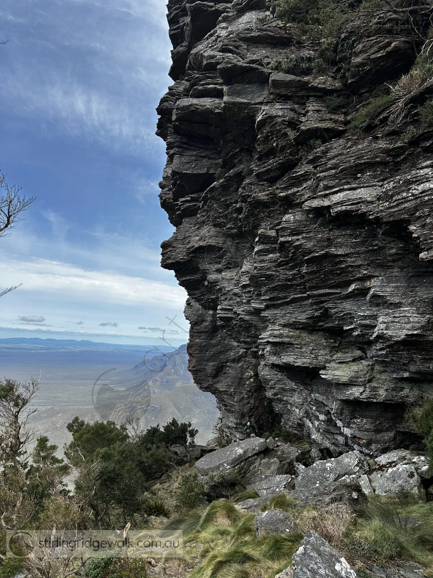 Looking west from Pyungoorup Cave towards the western end of the rock overhang, where the steep drop face comes to an end. The correct entry to and exit from Pyungoorup Cave is through the middle of the cave area, not around its western extremity. Th