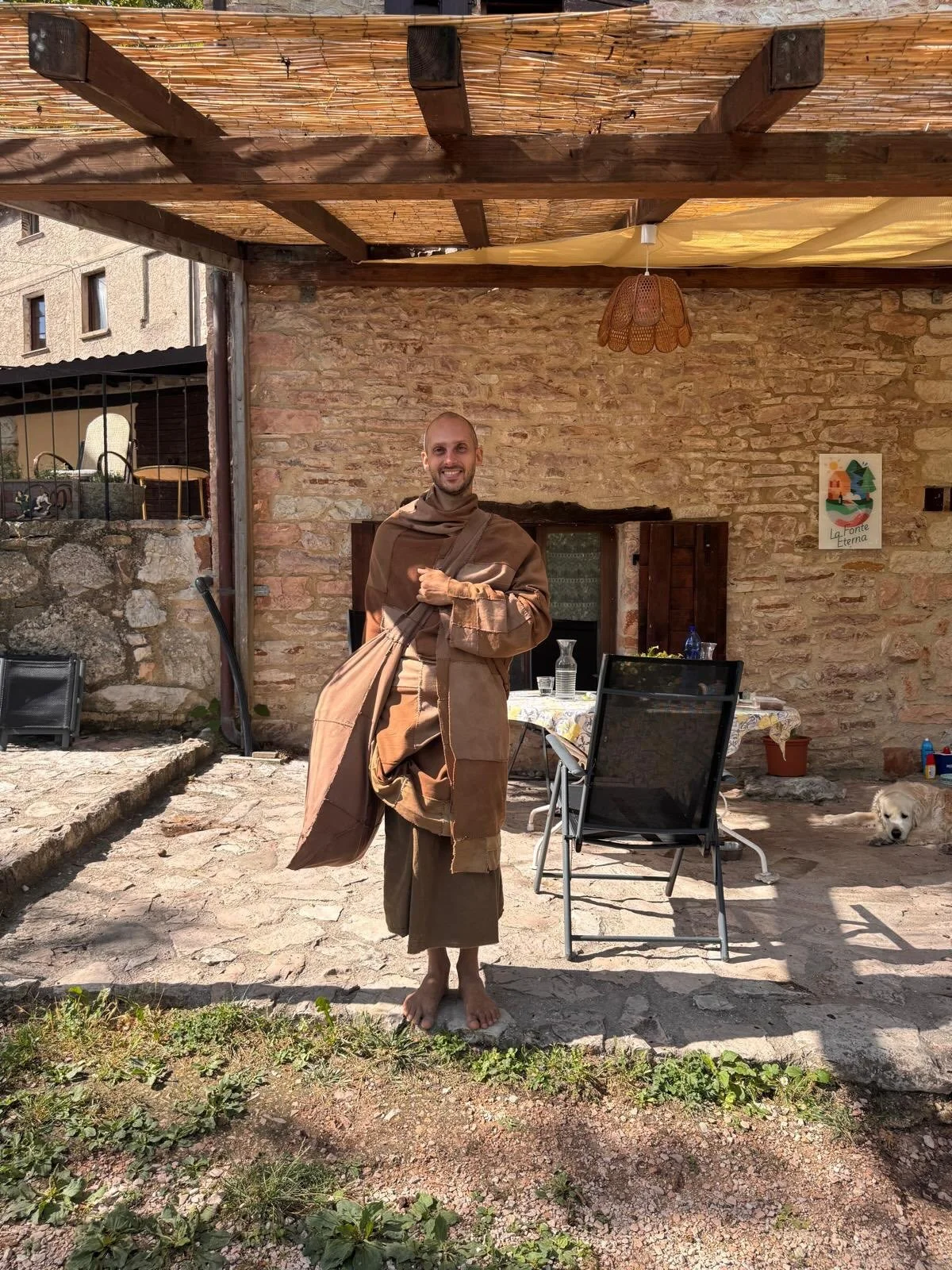 🤎💛🧡
When we drove to our little village of Cagli two weeks ago, we saw a monk walking up &ldquo;our&rdquo; mountain in passing. We were all pleasantly surprised, as none of us had ever seen this so close to home before. We kept talking about it an