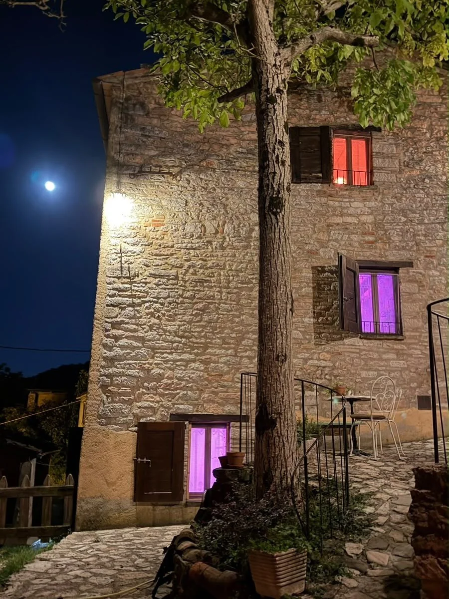 A week at La Fonte Eterna by our favorite @bentheboersma @borisb_86 

💫 Nights at La Fonte Eterna
🍦&amp;🚶&zwj;♀️@urbino
🍳 &amp; 🐶 
🍽️ at @slowcanda 
🍽️ @la_fonte_eterna 
More 🐕 
🍻 &amp; 🚶&zwj;♂️ at Montenerone 🏔️ 
🏙️ &amp; 🏖️ &amp; 🐟 in