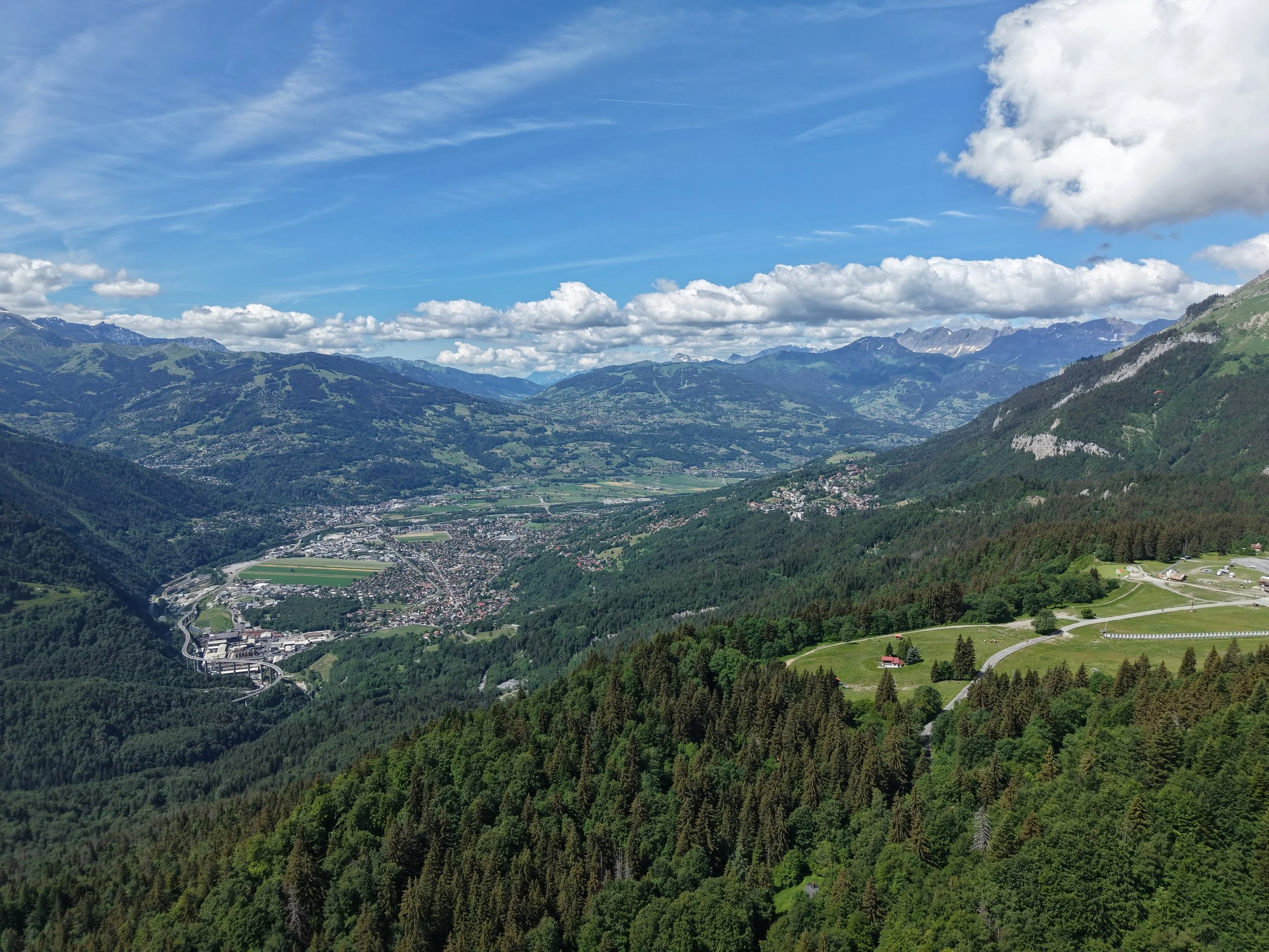 Vue de la vallée de Sallanches par Drones Mont-Blanc depuis Plaine Joux