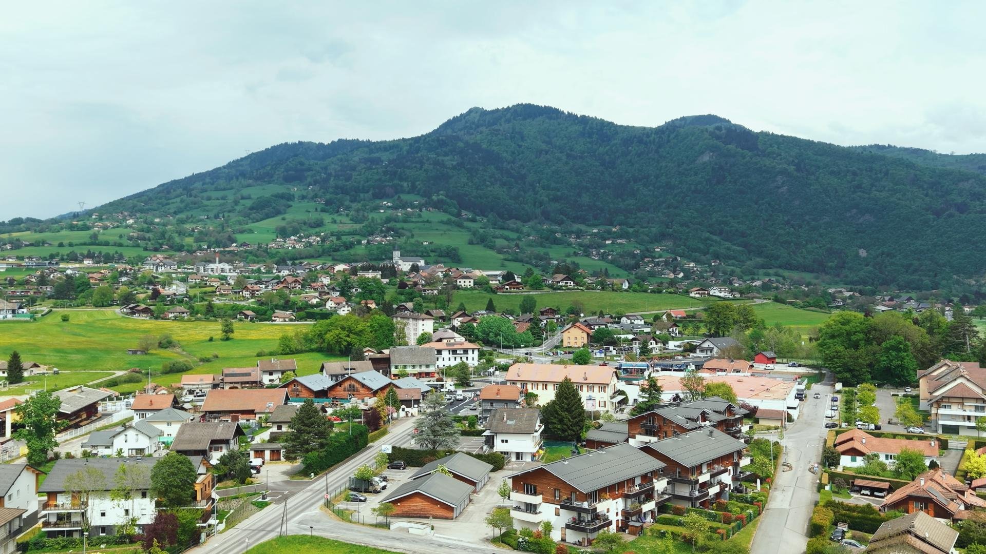 Vue par drone depuis la propriété du village de Viuz-en-Sallaz.