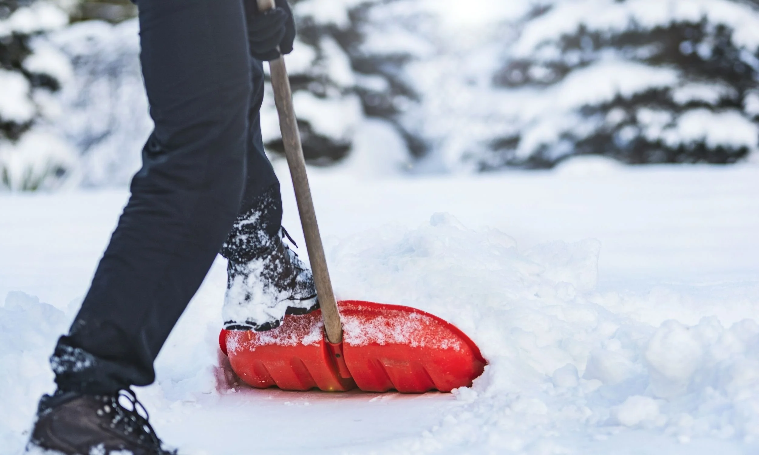 Snømåking av innkjørsel og inngangsparti i Kristiansand, Nodeland & Søgne