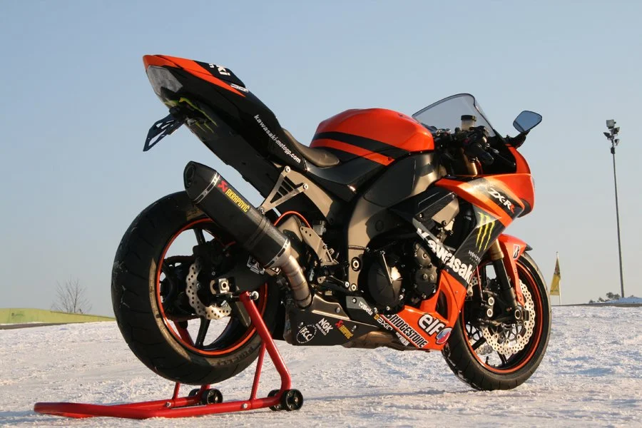 Kawasaki Ninja ZX-10R Melandri MotoGP Replica Höly Special 2009 (1).jpg