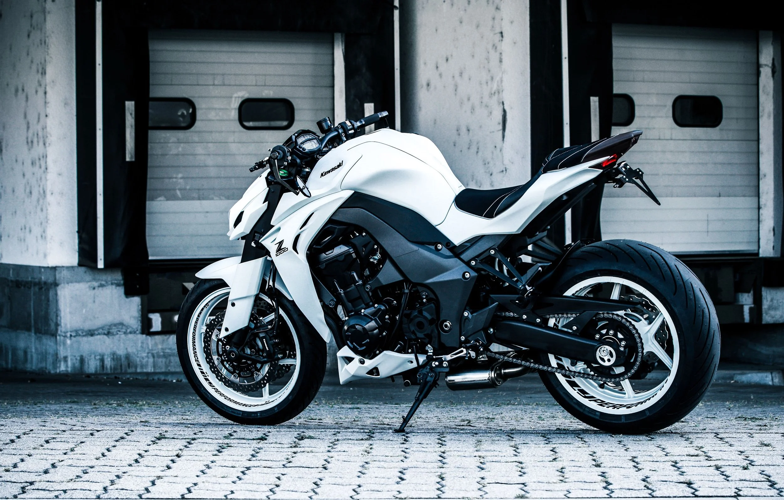 02_Blau_Höly Z1000 Performance.jpg