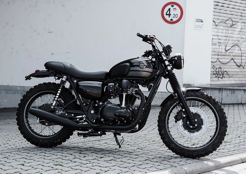Kawasaki-W800-Ultra-Black-2014_0004.jpeg