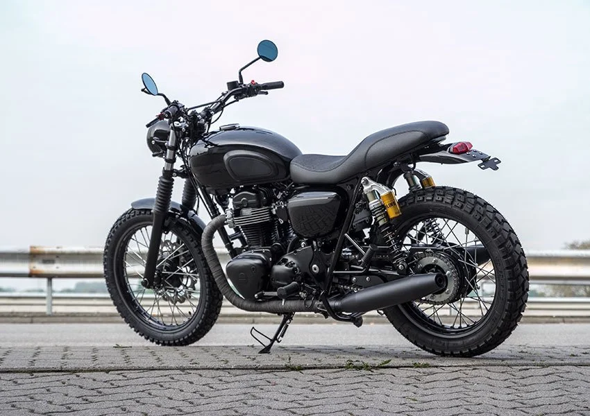 Kawasaki-W800-Black-Hoely-2015_0015.jpg