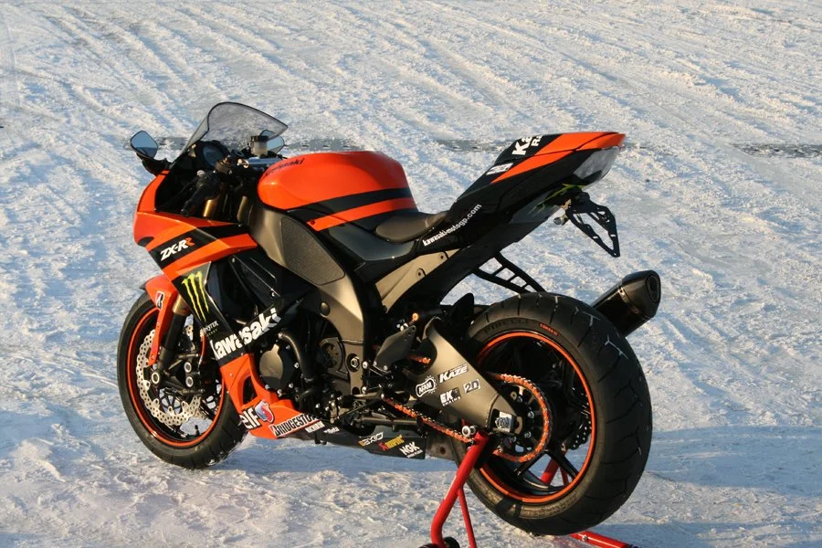 Kawasaki Ninja ZX-10R Melandri MotoGP Replica Höly Special 2009  (9).jpg