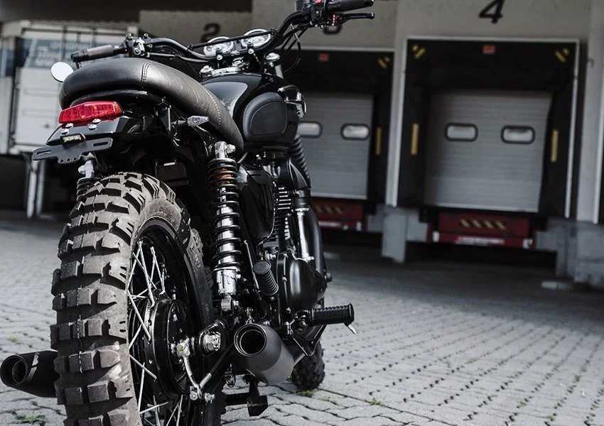 Kawasaki-W800-Ultra-Black-2014_0028.jpeg