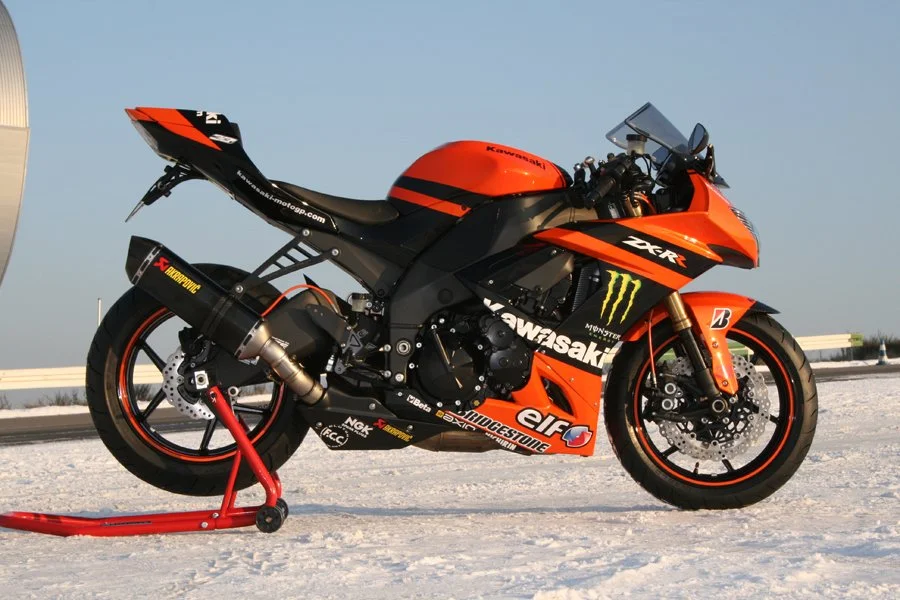 Kawasaki Ninja ZX-10R Melandri MotoGP Replica Höly Special 2009 .jpg