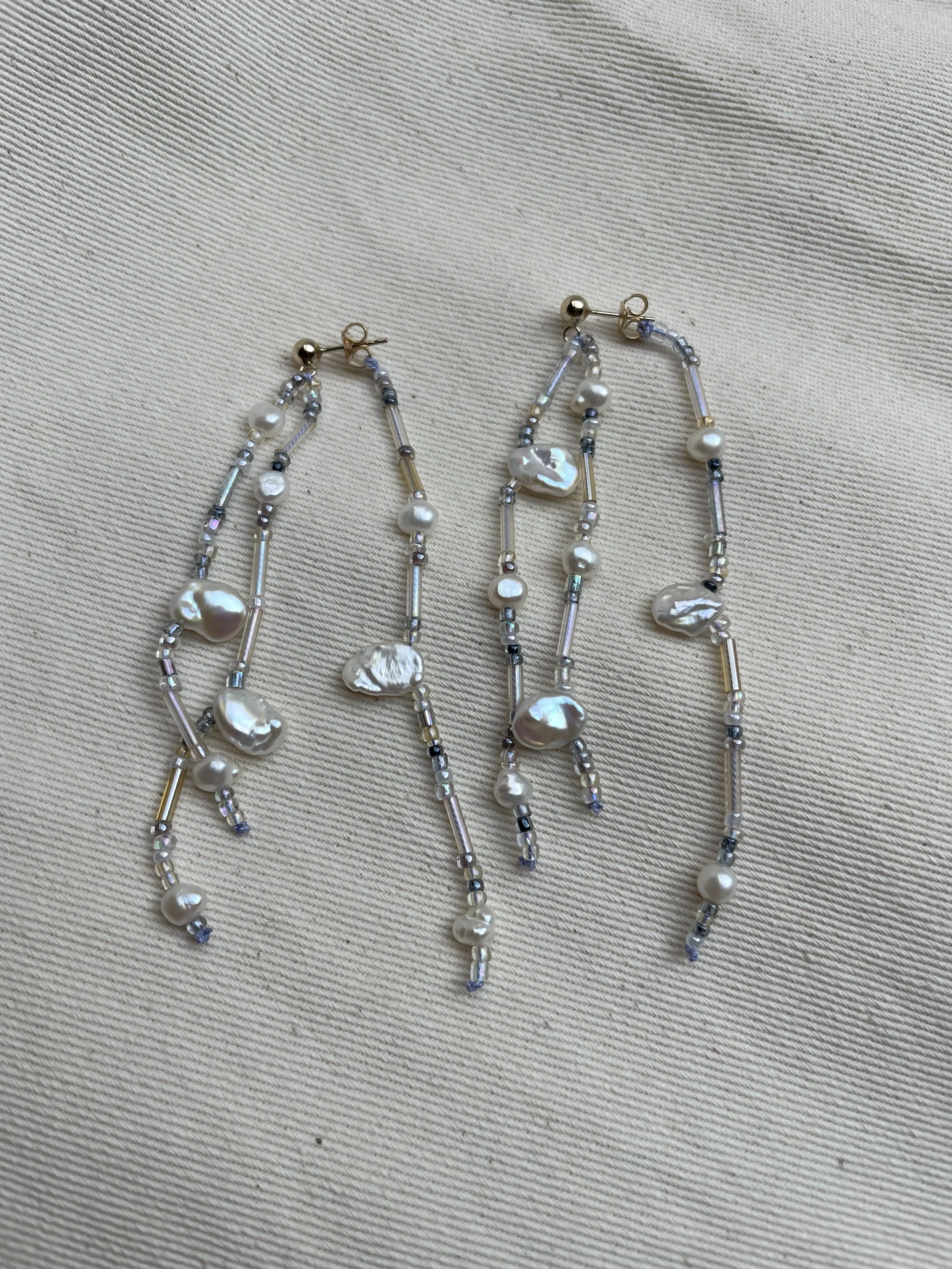 Parel & glaskralen oorbellen — Ritual piece