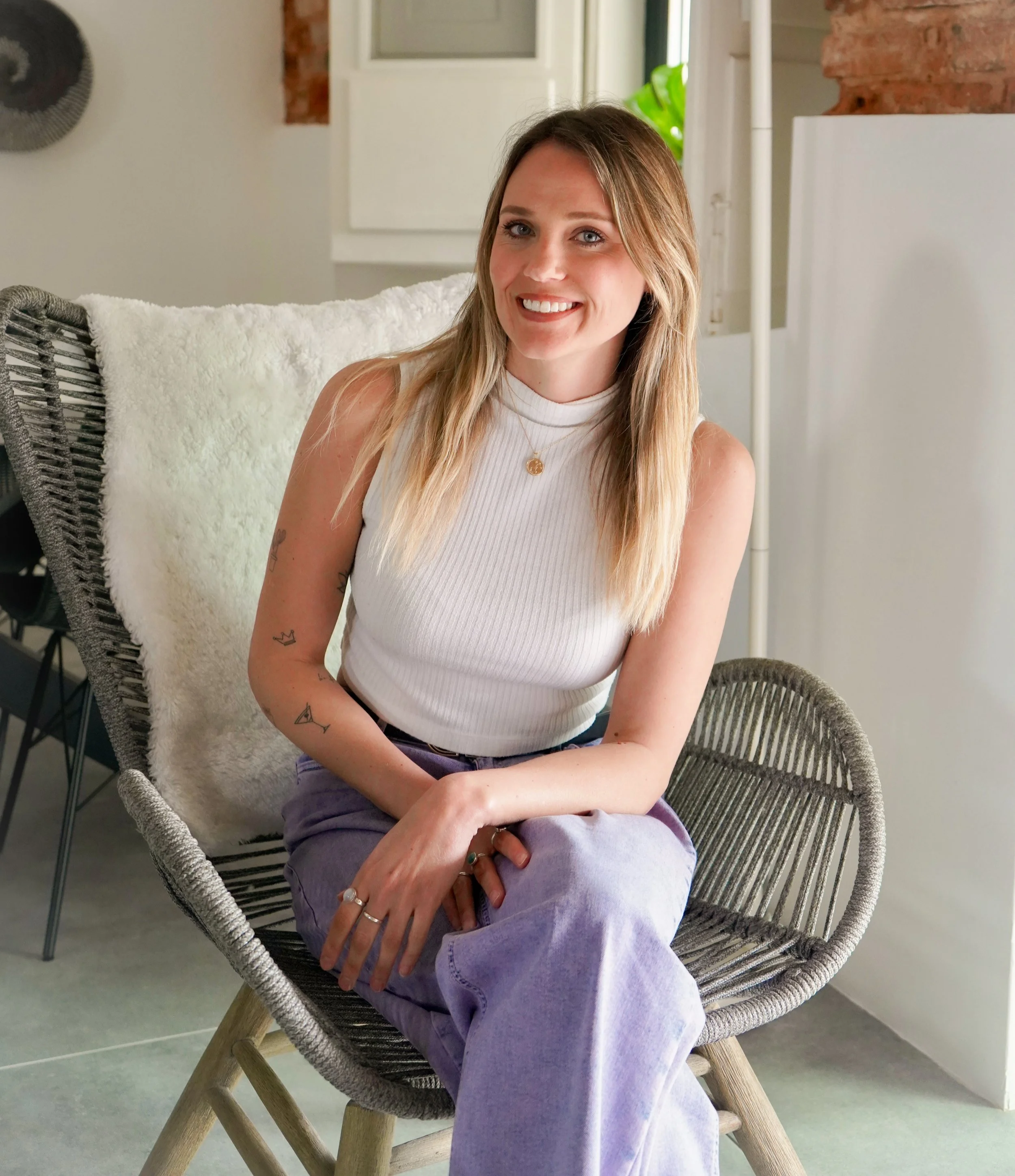 Bridal Makeup Artist creating natural wedding makeup looks