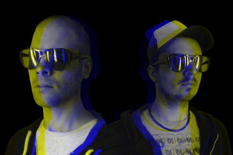 Krossbow-Headshot-6x4-Yellow-Blue-750x500.jpg