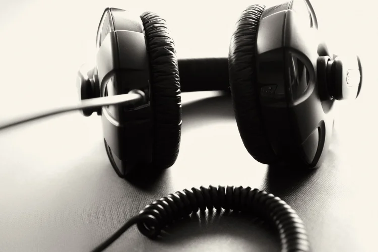 headphones-750x500.jpg