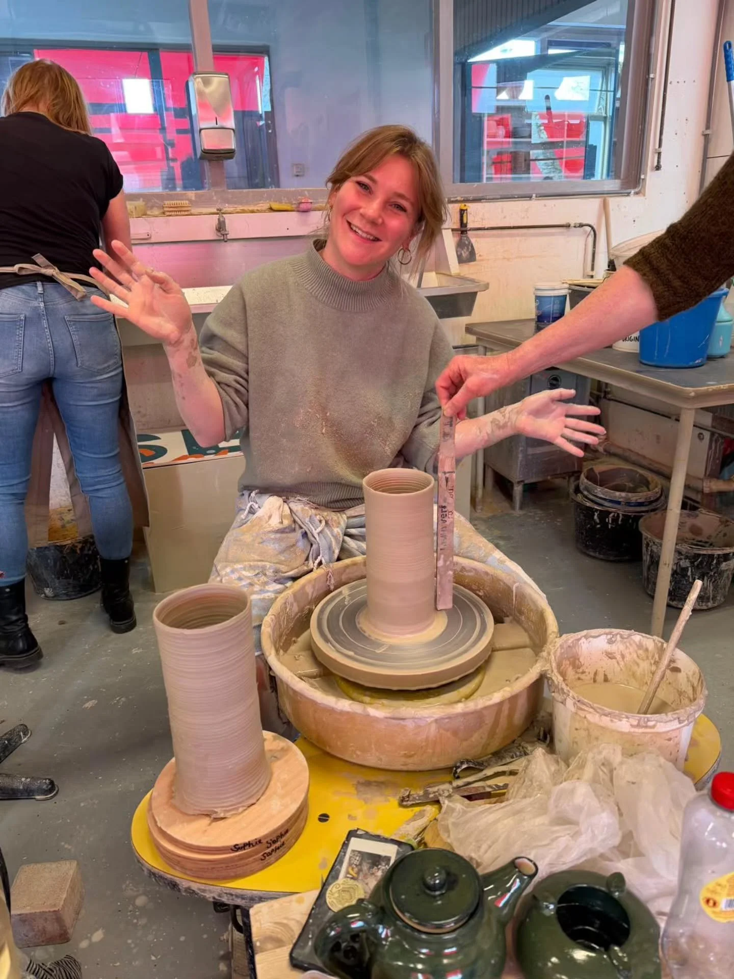 Throwing tall(er) exercise today 💪🏻

#wheelthrowing #pottery #pottenbakken #keramiek
