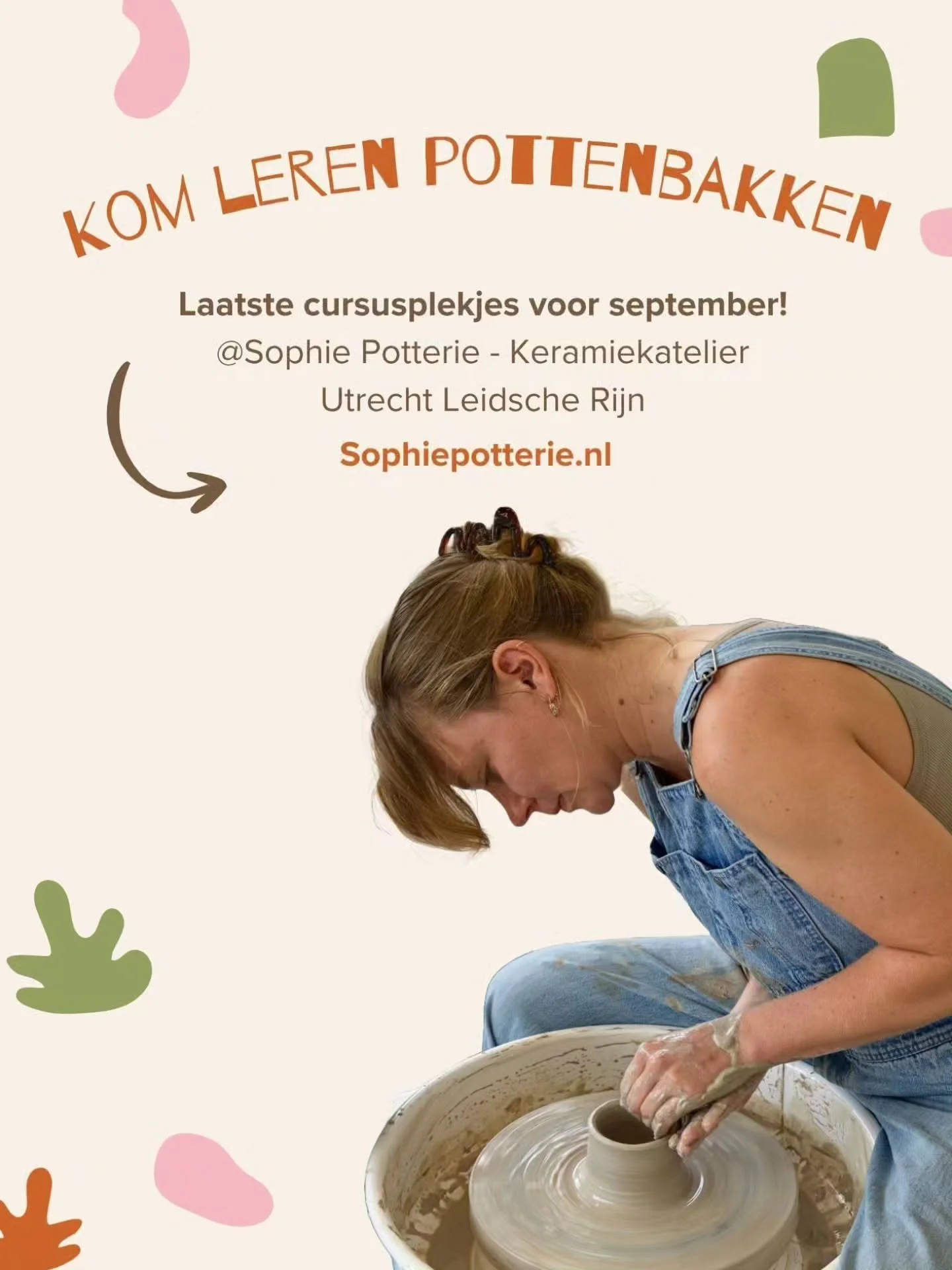 Wauw! Compleet overrompeld door alle boekingen, berichtjes en leuke vragen. Inmiddels zijn de beginnerscursussen op de draaischijf bijna uitverkocht. We hebben nog plek in onze workshops, doorlopende cursus en open werkplaats. Zien we je in september