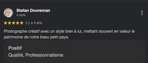 Capture d'écran d'une critique positive d'un photographe créatif sur une plateforme en ligne.