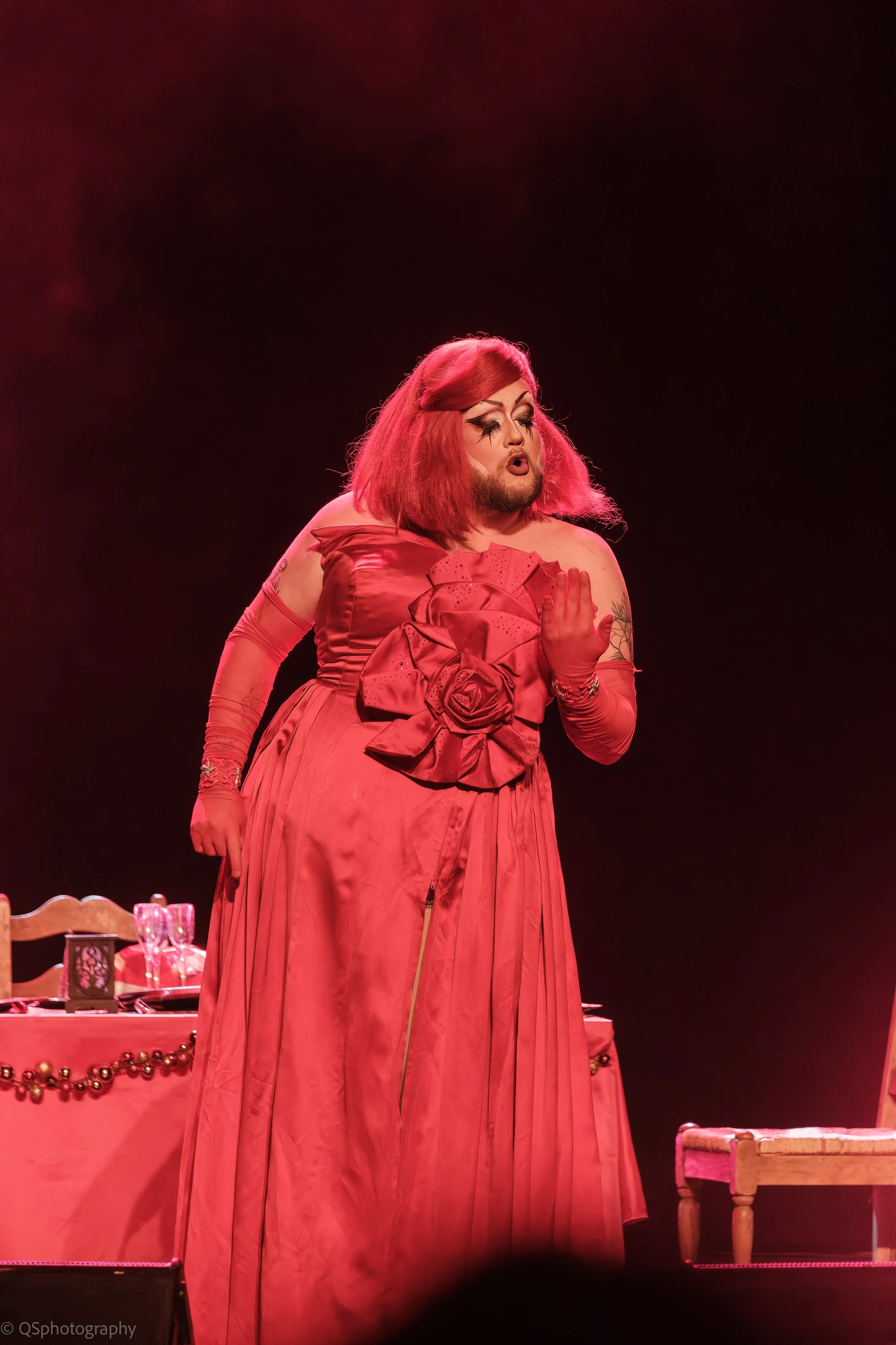 Une personne en costume de drag queen  | QSphotography | Namur