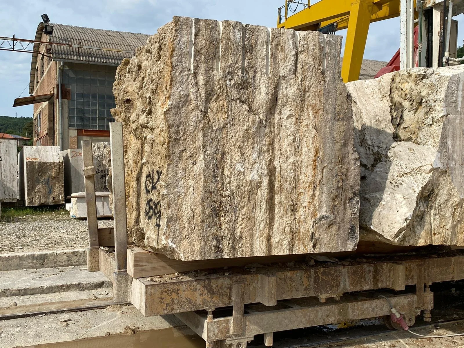 Blocco di Cava Nera grezzo