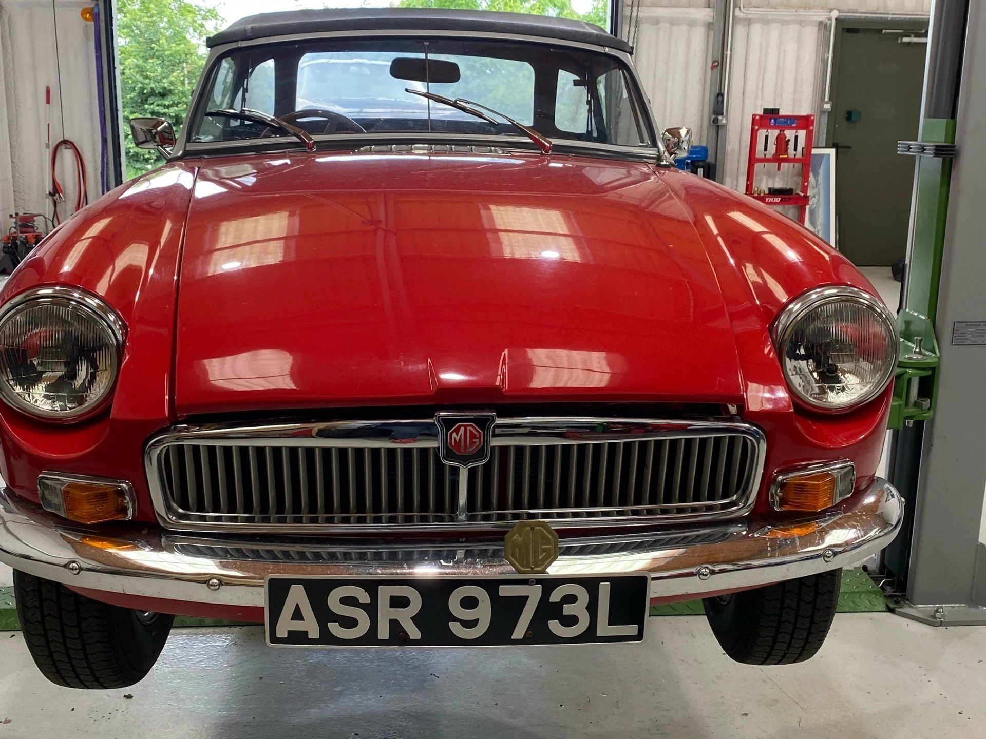 MGB 003.jpg