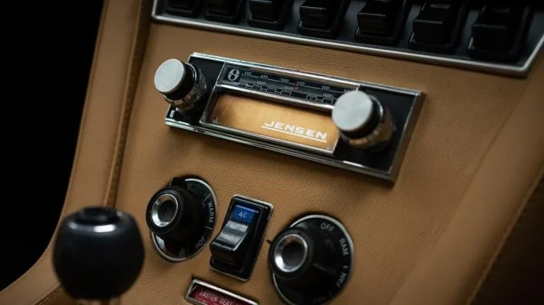 jensen interceptor interior.jpg