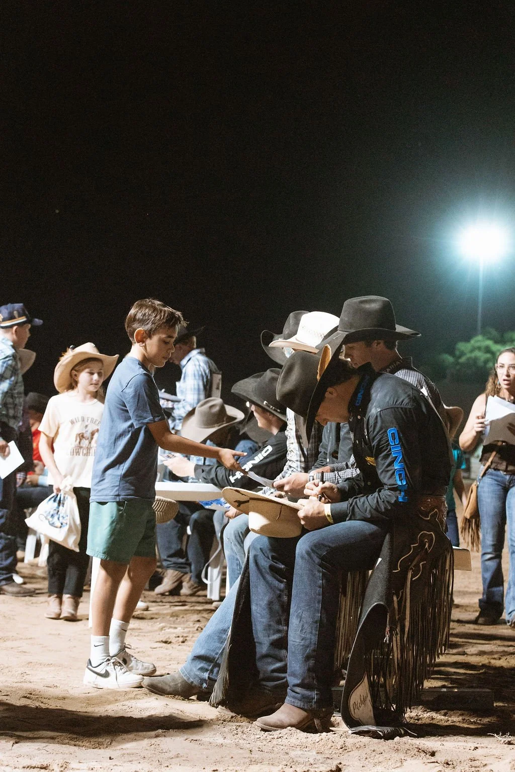 Cowboys Sign Autographs